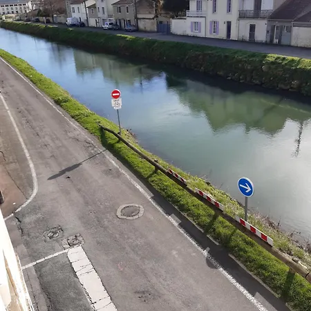 Au Bord De L'eau 3 Apartment