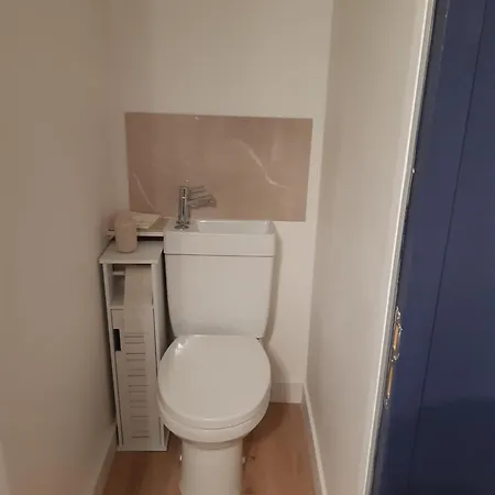 Au Bord De L'eau 3 *