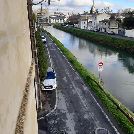 Au Bord De L'eau 3 *