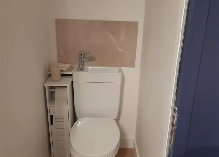 Au Bord De L'eau 3 *